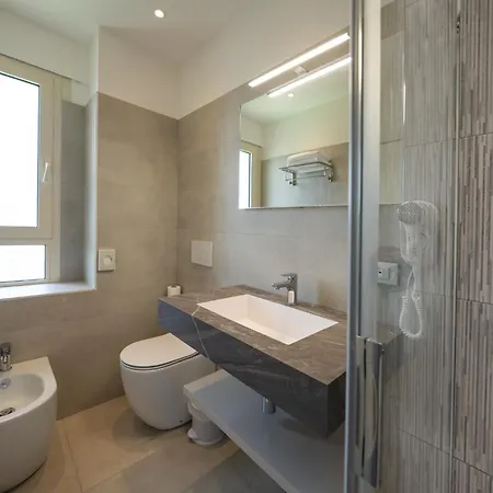 Отель Laurin 3*