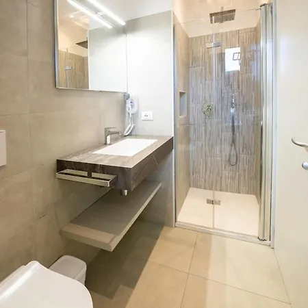 Отель Laurin 3*